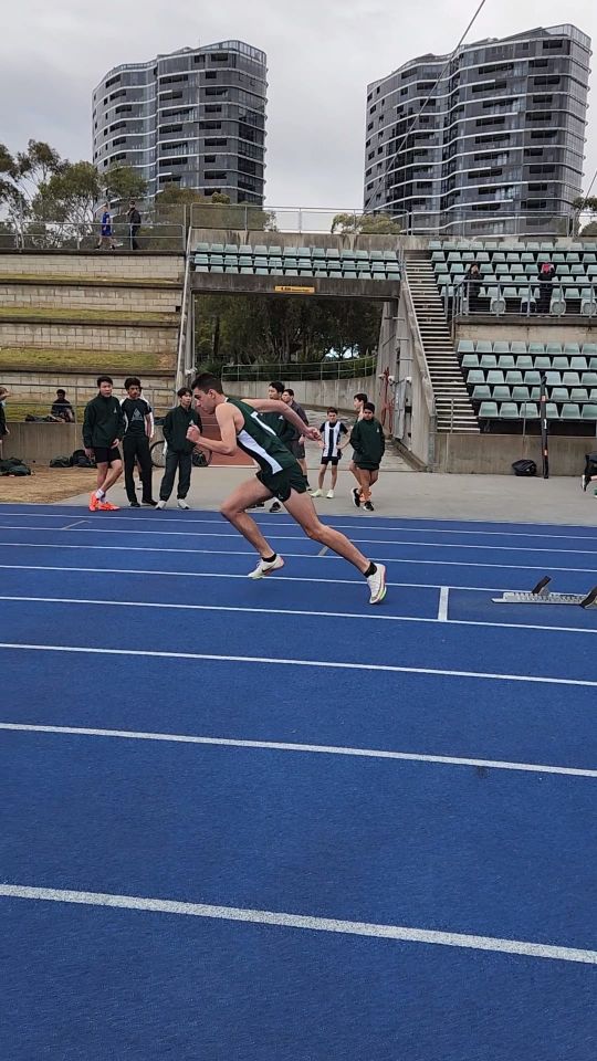 N Giacoppo (11He) in the 400m